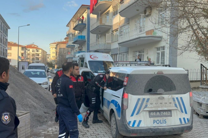 Malatya'da bıçaklı kavgada baba ve oğulu yaralandı