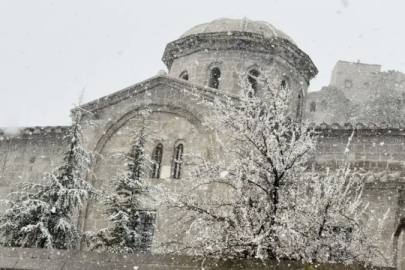 Aksaray'a bahar gelmedi: Nisan ayı ortasında kar devam ediyor