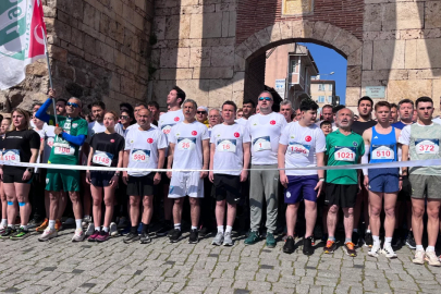 Bursa'da 18. Uluslararası Osmangazi Tarihi Kent Koşusu gerçekleştirildi