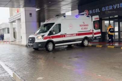 Elazığ'da inşaat iskelesi çöktü: Yaralılar var...