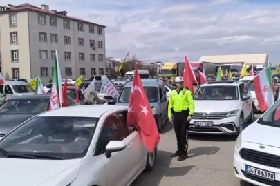 Iğdır'da yüzlerce araçlık konvoyla İran'a destek verildi