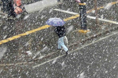 Kars'a kar biranda geldi her taraf bembeyaz oldu