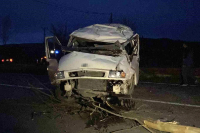 Kastamonu'da minibüs ile hafif ticari araç çarpıştı: 7 yaralı