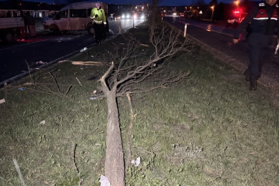 Kastamonu'da minibüs ile otomobilin çarpıştığı kazada 7 kişi yaralandı
