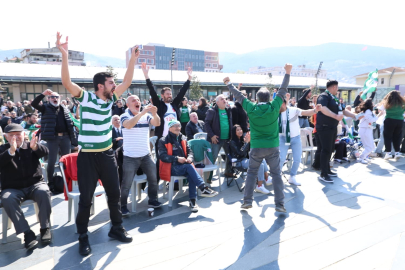 Osmangazi Meydanı’nda Bursaspor Coşkusu Zirve Yaptı