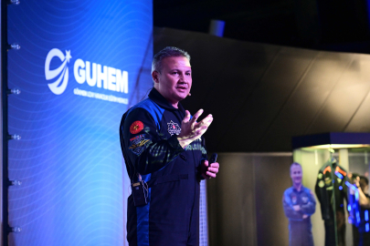 Türkiye'nin ilk astronotu Gezeravcı, GUHEM'de uzay yolculuğunu anlattı