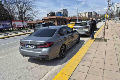 Yaya geçidinin önünde maddi hasarlı kaza