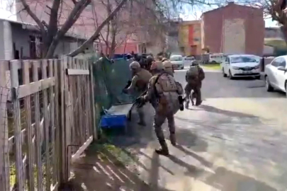 Ailesini silahla öldürmüştü! Kaçış anları ortaya çıktı