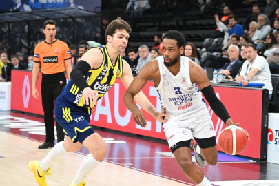Fenerbahçe'den Andolu Efes'e 16 sayı fark