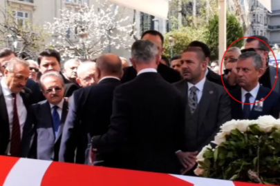 Hüsamettin Cindoruk'un cenazesinde soğuk rüzgarlar!