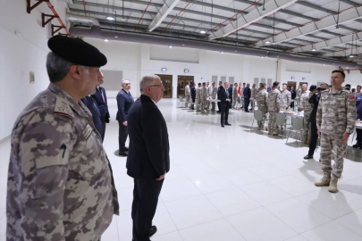 Milli Savunma Bakanı Güler, Katar'daki Türk birliğinde incelemelerde bulundu