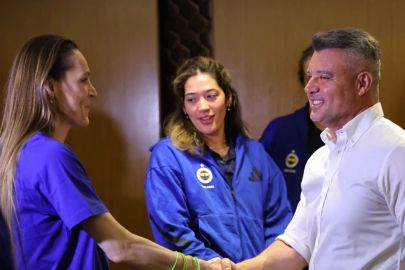 Sadettin Saran'dan final öncesi oyunculara ziyaret