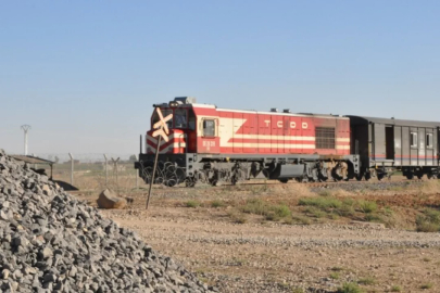 Suriye sınırındaki 350 kilometrelik hat tren trafiğine açıldı