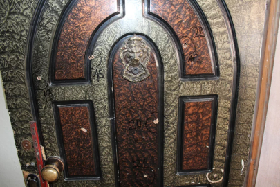 Kapıya sıkılan kurşunlar can aldı!