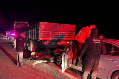 Kırıkkale'de tıra çarpan otomobilin sürücüsü yaralandı