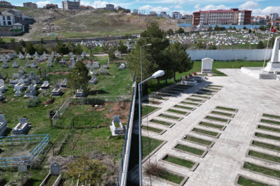 Mezarlıkta kıble tartışması! Görenler şaşkın...