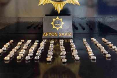 Otobüsündeki yolcunun midesinden 804 gram afyon sakızı çıktı