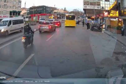 Ümraniye'de motosiklet sürücüsünün otomobile çarptığı anlar kamerada