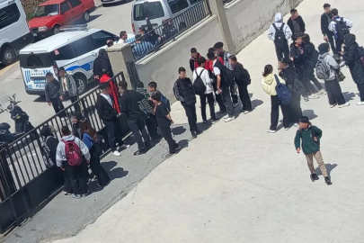 Lise önünde saldırı paniği! Şüpheliler öğrencilere ateş açtı