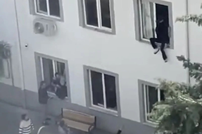 Saldırı sırasında öğrenciler camlardan kaçmaya çalıştı