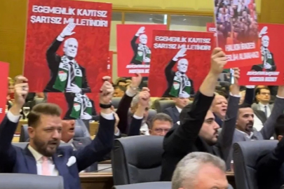 Bursa Büyükşehir meclisinde pankartlı eylem!