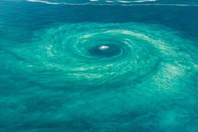 Dünyada sadece bir kaç yerde görülüyor: Gemileri bile yutuyor