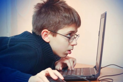 İşte çocuklarınızdan uzak tutmanız gereken oyun ve akımlar...