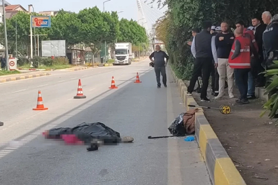 Mendil sattığı ışıklarda, tırın altında can verdi