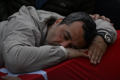 Türkiye yasta! En acı fotoğraflar: Gözyaşları sel oldu...