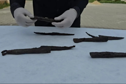 Antik kazıda ortaya çıktı! 1500 yıllık bıçak seti bulundu