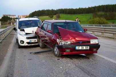 Kastamonu'da iki ayrı trafik kazasında 6 kişi yaralandı
