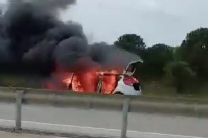 Bursa'da seyir halindeki otomobil alev aldı
