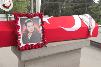 Bursa Şehir Tiyatrosu'nun kurucusu Feyha Çelenk son yolculuğuna uğurlandı