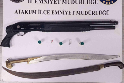Atakum'da ruhsatsız silah ve kılıç ele geçirildi