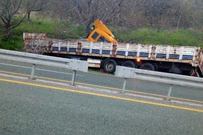 Elazığ'da tır yoldan çıktı: 1 yaralı