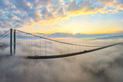 İstanbul'daki yoğun sis Boğaz'da görsel şölen oluşturdu