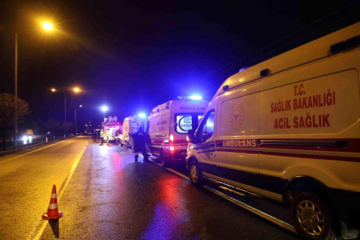 Kazada yaralanan kardeşi ile aynı ambulansa binmek isteyen yaralı ekiplere zor anlar yaşattı