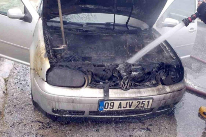 Seyir halindeki otomobil alev aldı