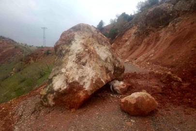 Siirt'te sel ve heyelanlar nedeniyle kapalı olan 70 köy yolu ulaşıma açıldı