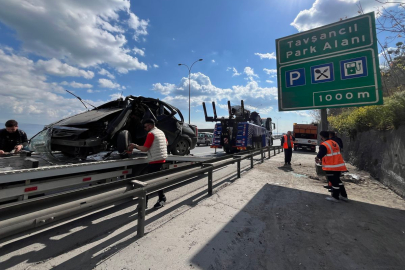 Yön levhasına çarpan otomobilin sürücü yaralandı