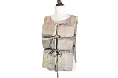 Titanik kazasından kurtulan yolcunun can yeleği 906 bin dolara satıldı