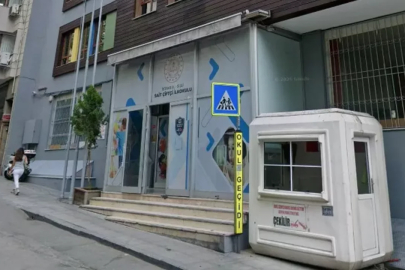 Bu duyarsızlık pes dedirtti! Okul önünde tartışma yaratan film afişi...