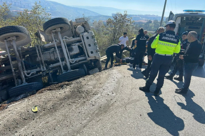 Bursa'da şrampole yuvarlanan beton mikserinin sürücüsü yaralandı