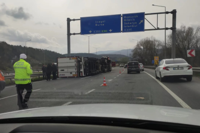 Bursa İnegöl istikametinde tır devrildi!