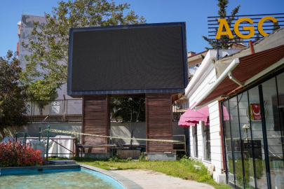 Parktaki LED ekranın ayağında erkek cesedi bulundu!