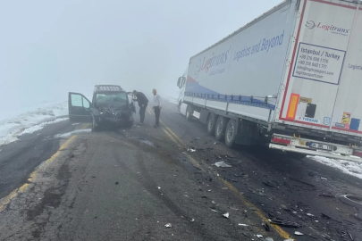 Sisli havada hatalı sollama kazayı getirdi! O anlar kamerada...