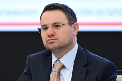 Bakan Gürlek: Hukukta 'siyasetçiye, valiye, belediye başkanına' bakılmaz