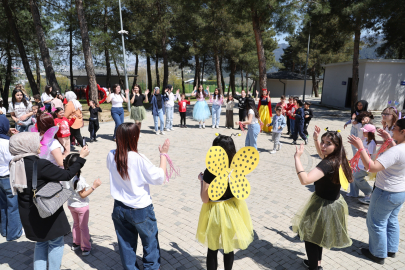 Bursa'da çocuklar patili dostlarla buluştu