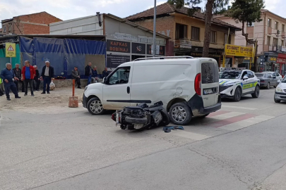 Bursa'da feci kaza! Yola aniden çıkan araç...