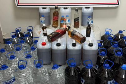 Hatay'da 410 litre kaçak içki ele geçirilen marketin sahibi gözaltına alındı